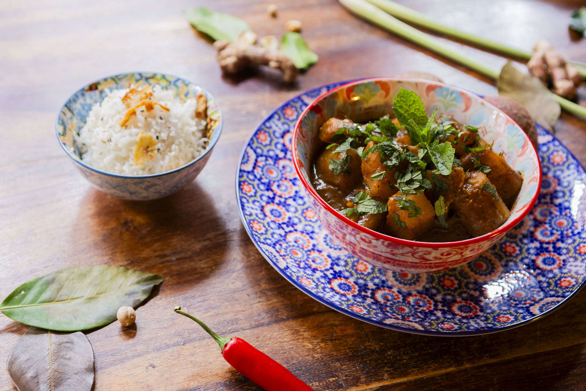 Indonesisches Maniok Curry mit Reis im Le Petit Wayang